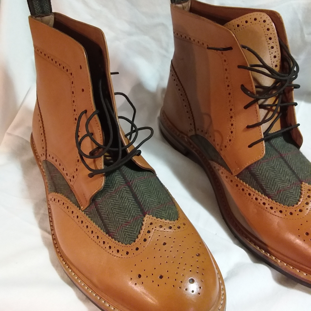 SAMUEL WINDSOR size 14 boots Never worn -Tan/Natural  preowned